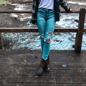 light wash ripped american eagle jeans